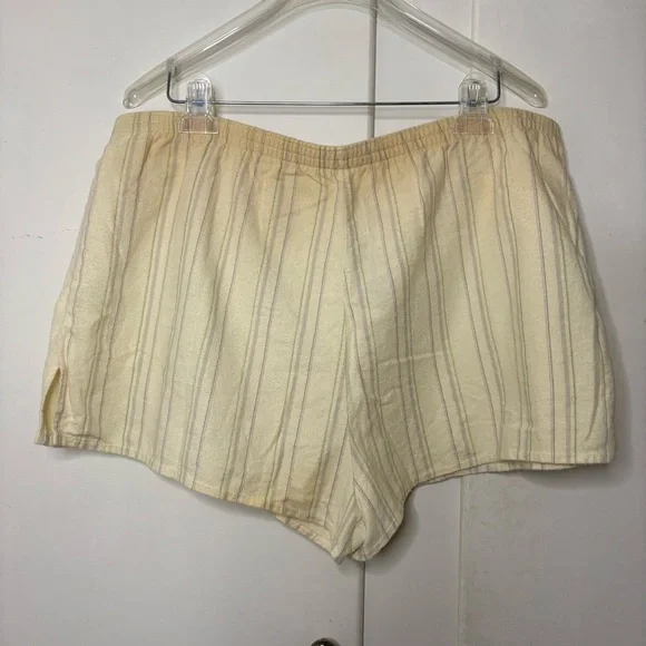 Vintage 80s Laura Adams Pale Yellow Floral Flannel Pajama Set Crop Tank Shorts - Picture 10 of 12